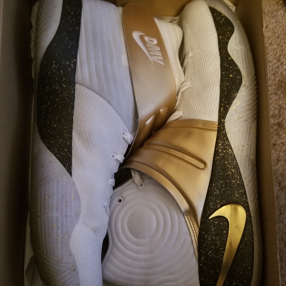 Nike ID Kyrie 2s size 13